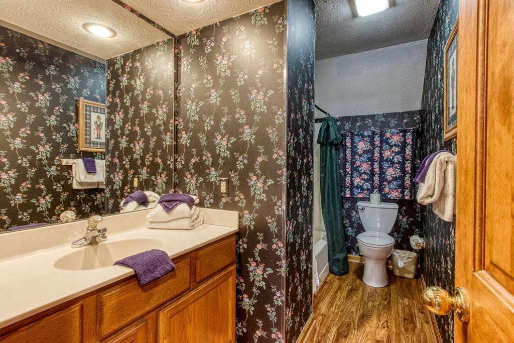 Serenity Heights, Amazing Views, Hot Tub Pool Access, 1089 Free Tickets Each Paid Day, Dollywood Gatlinburg Exterior photo