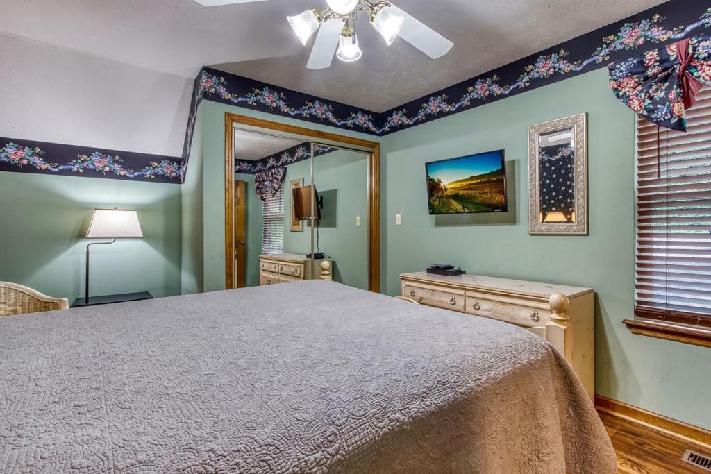Serenity Heights, Amazing Views, Hot Tub Pool Access, 1089 Free Tickets Each Paid Day, Dollywood Gatlinburg Exterior photo