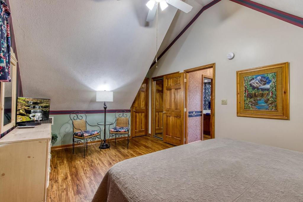 Serenity Heights, Amazing Views, Hot Tub Pool Access, 1089 Free Tickets Each Paid Day, Dollywood Gatlinburg Exterior photo