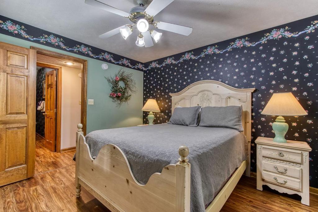 Serenity Heights, Amazing Views, Hot Tub Pool Access, 1089 Free Tickets Each Paid Day, Dollywood Gatlinburg Exterior photo